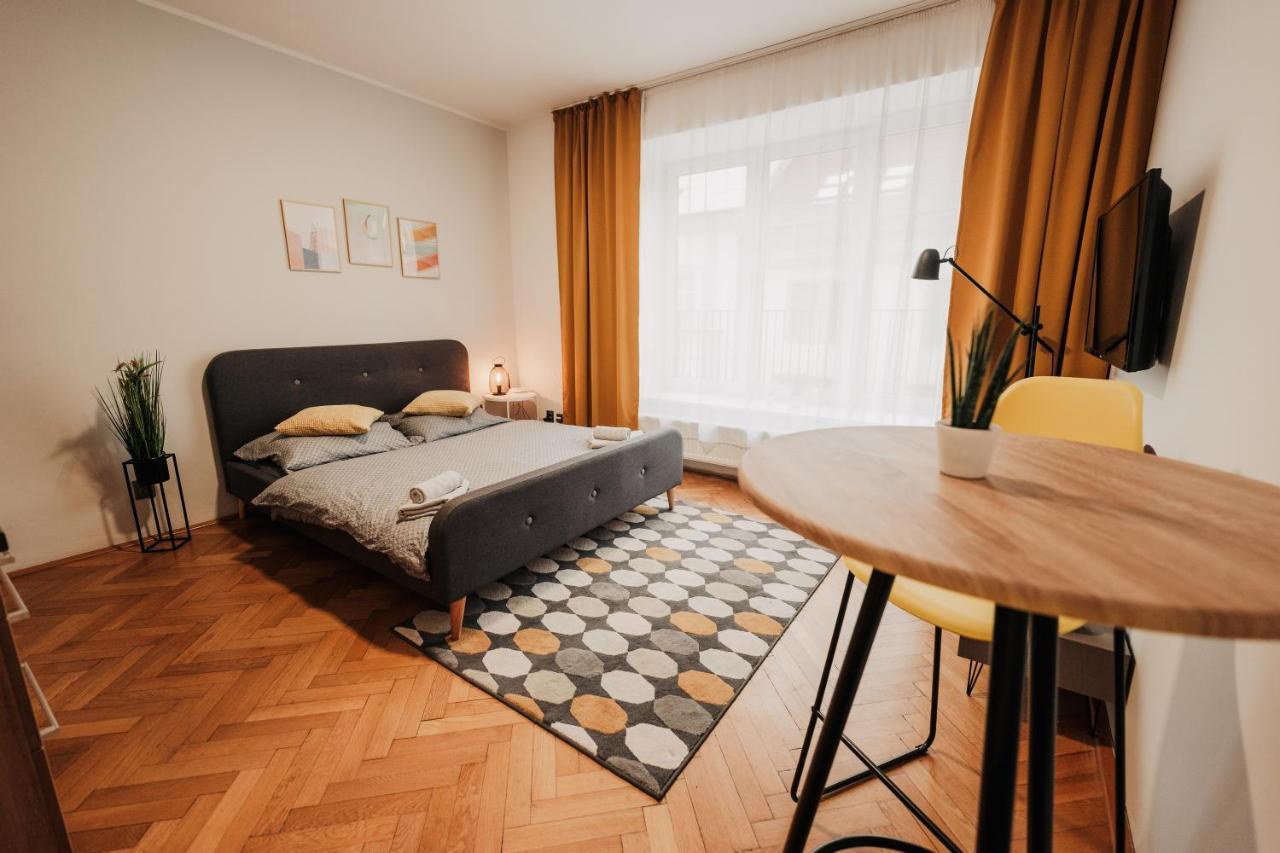 Elegant Studio, 400M From The Square Apartment Пилзен Екстериор снимка